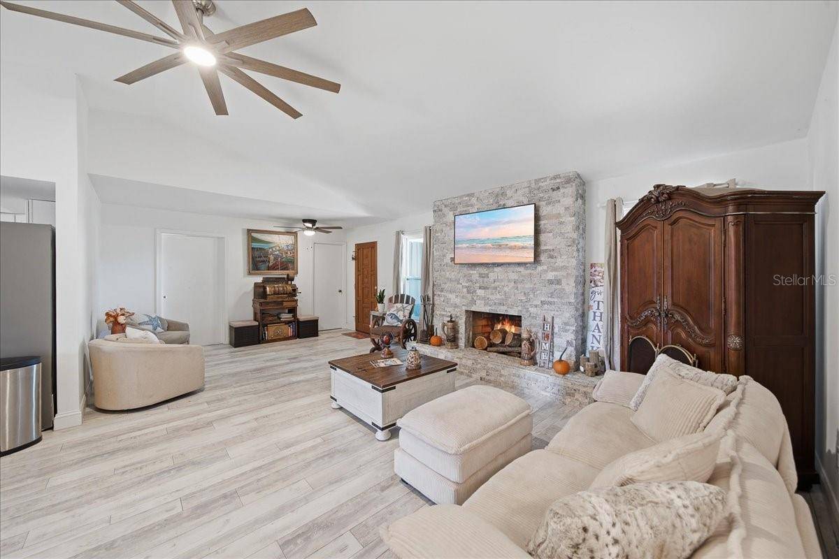 301 COLUMBUS ST, Sebastian, FL 32958
