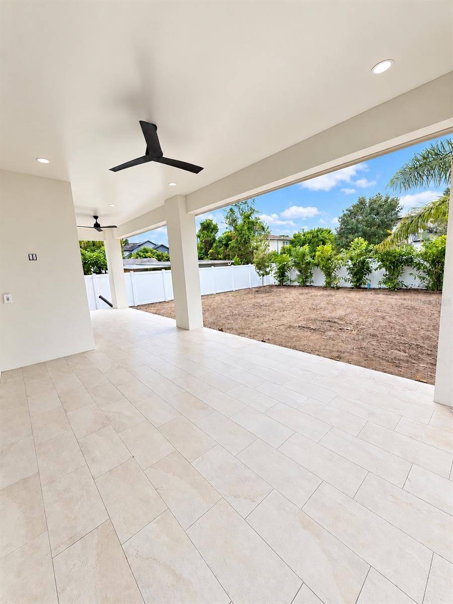 205 N WOODLYNNE AVE, Tampa, FL 33609