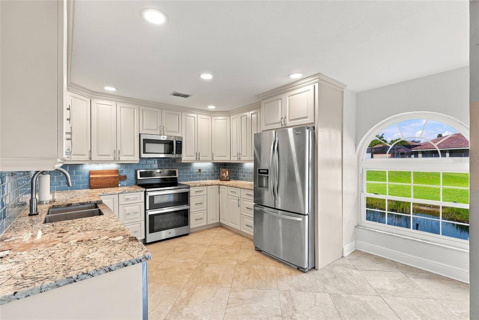 629 SEGOVIA CT NE #405, St Petersburg, FL 33703
