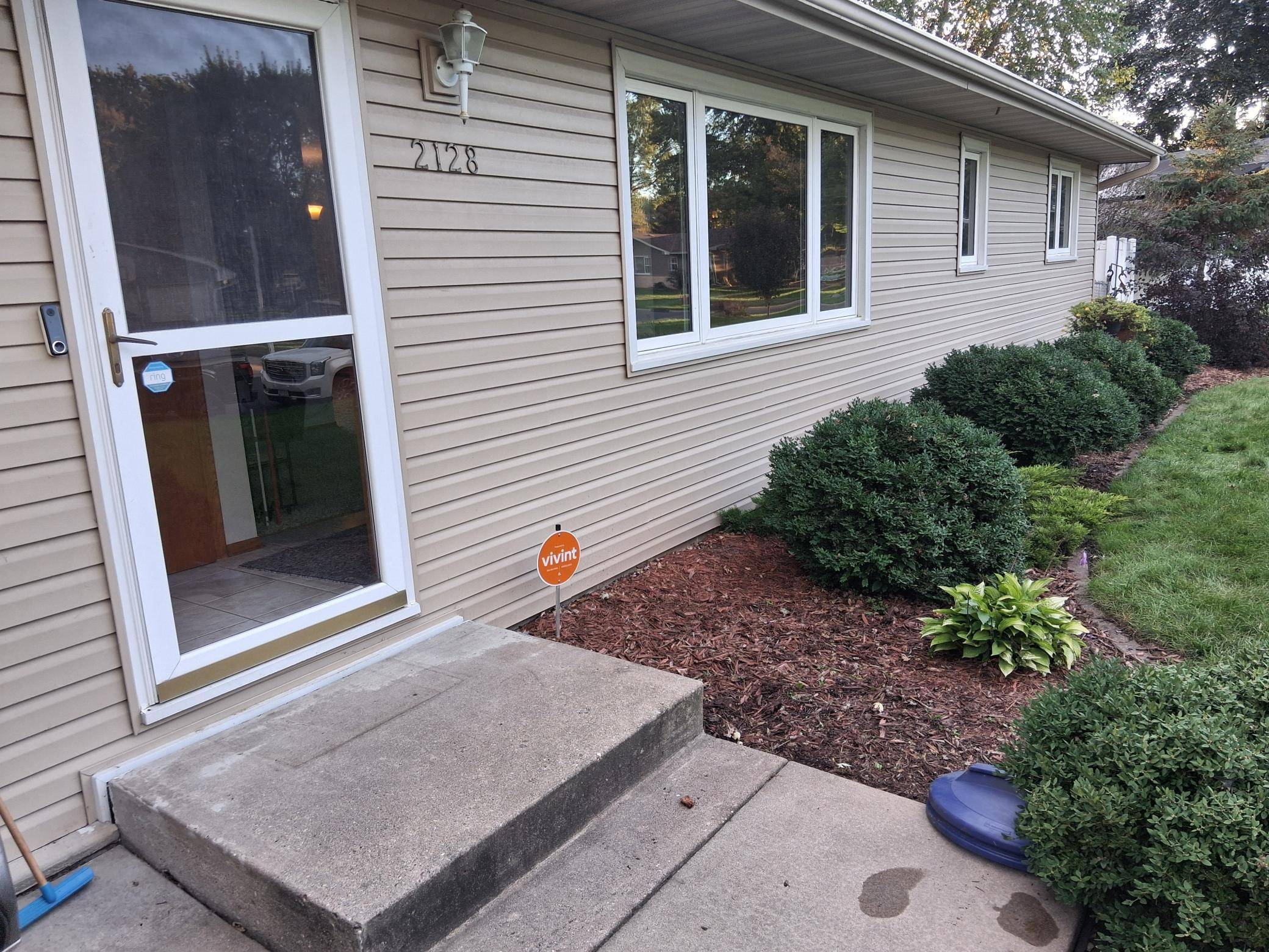 2128 Shale LN, Eagan, MN 55122
