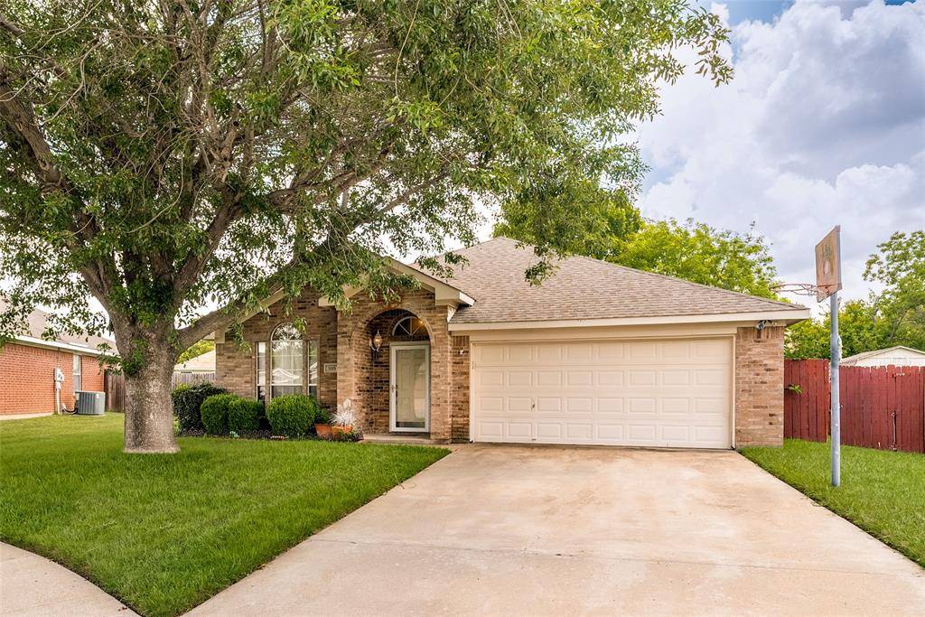 1005 Darren Drive, Burleson, TX 76028