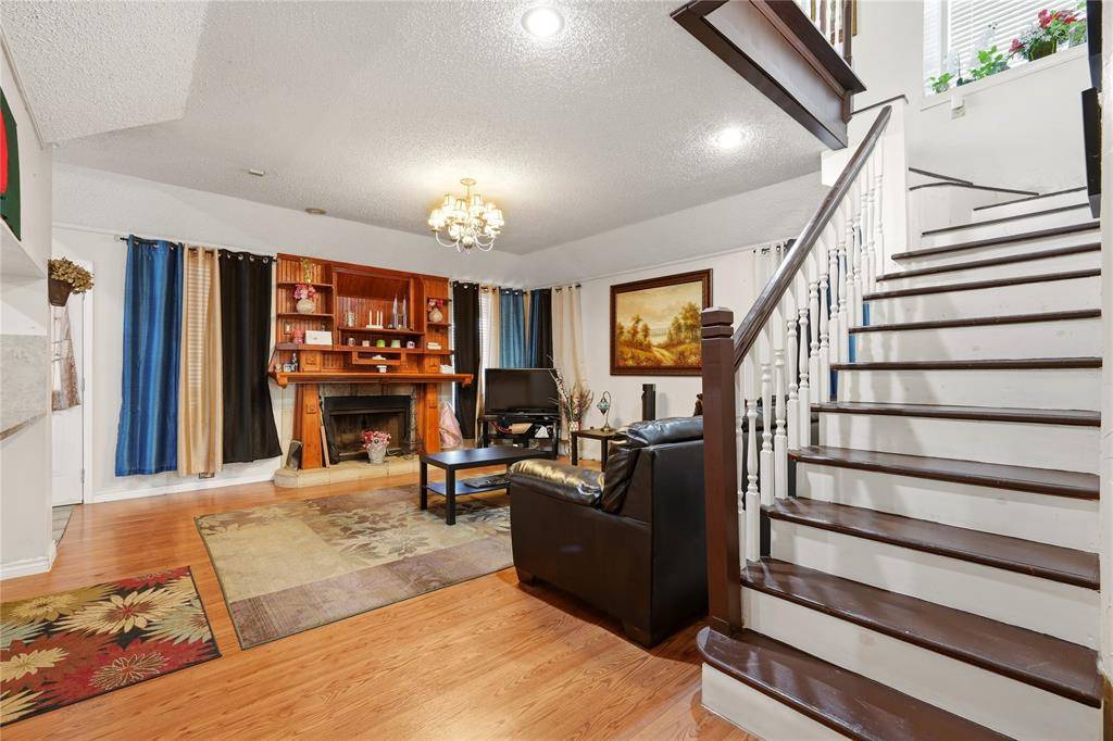 4201 Briar Hill Drive, Grand Prairie, TX 75052