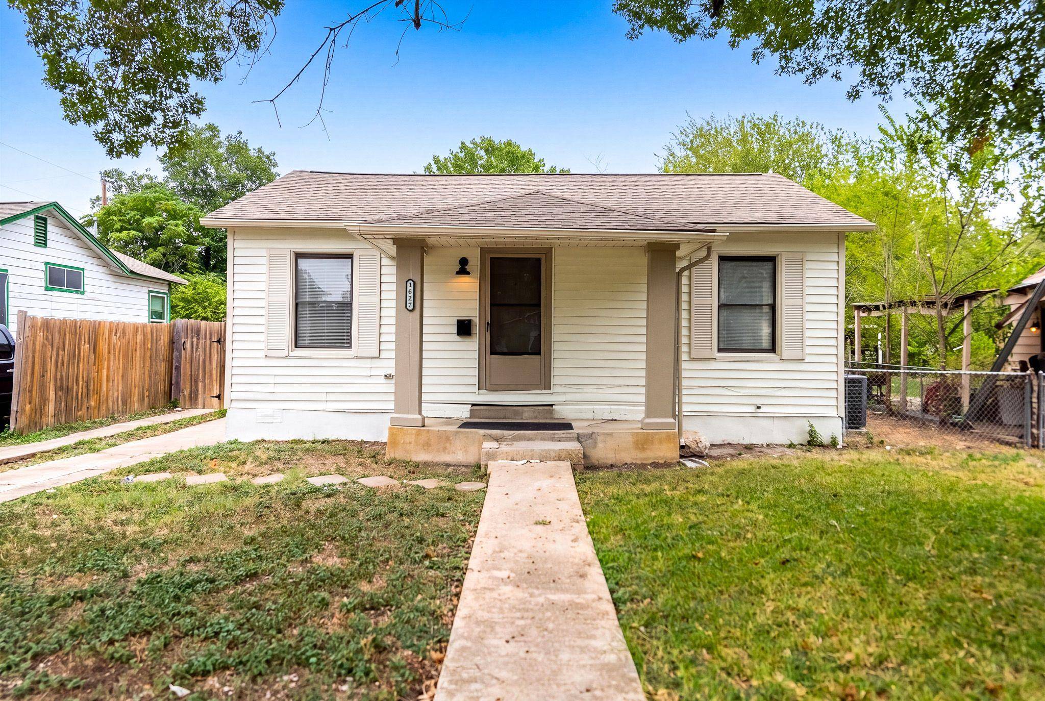 1627 Thorain BLVD, San Antonio, TX 78201
