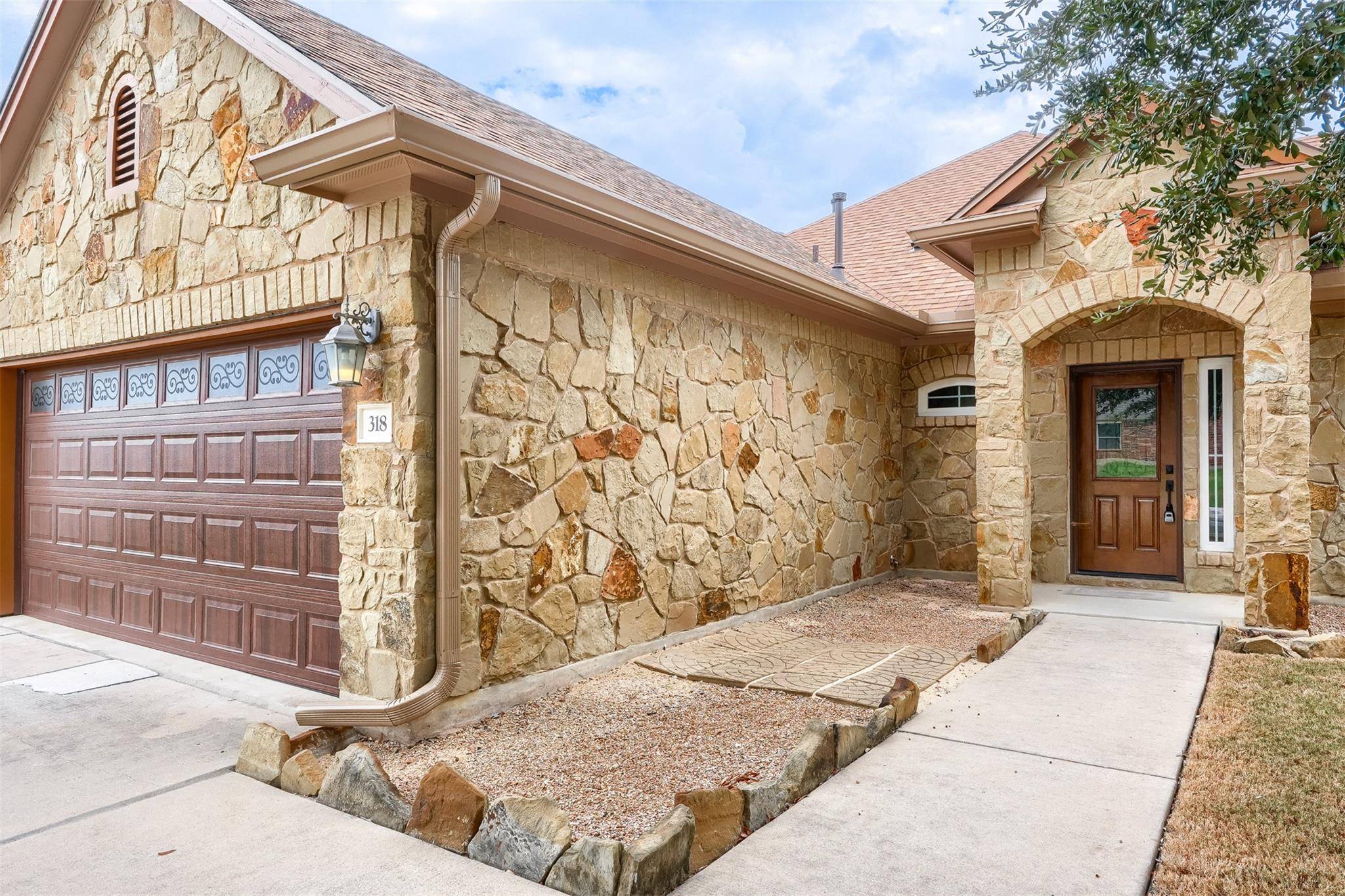 318 Blossom Valley STRM, Buda, TX 78610