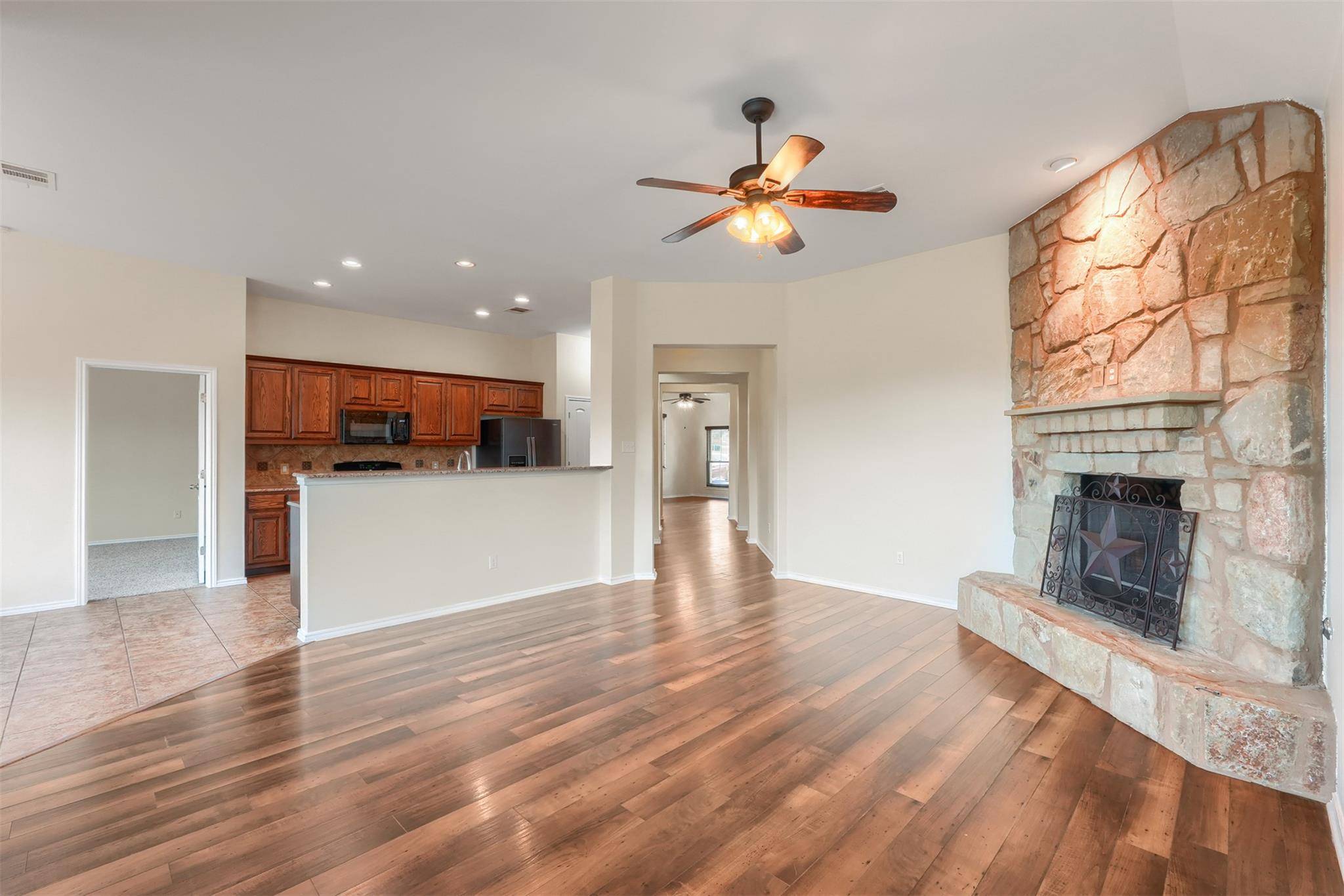 318 Blossom Valley STRM, Buda, TX 78610