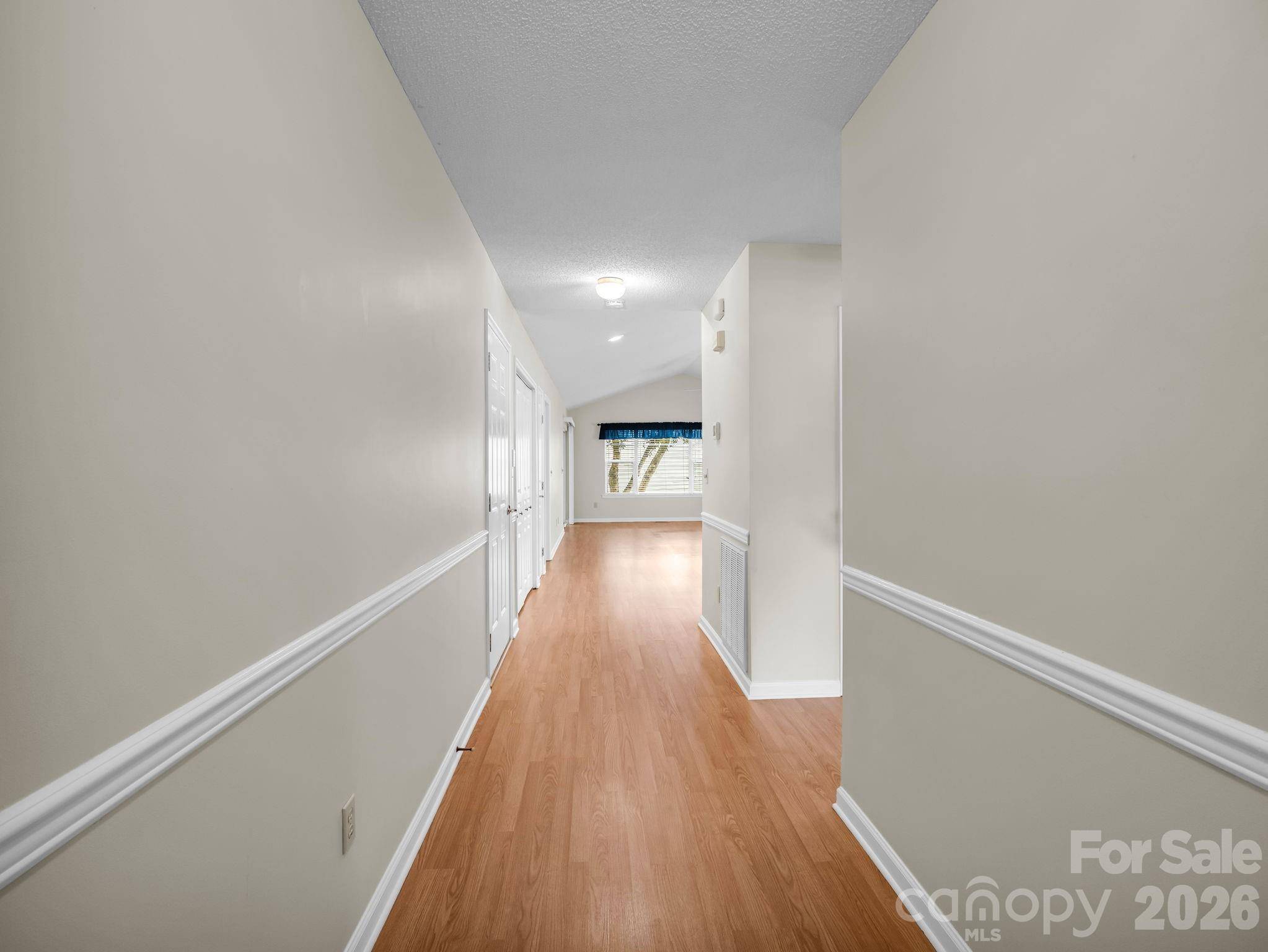 13 Gray Wolf LN, Hendersonville, NC 28792