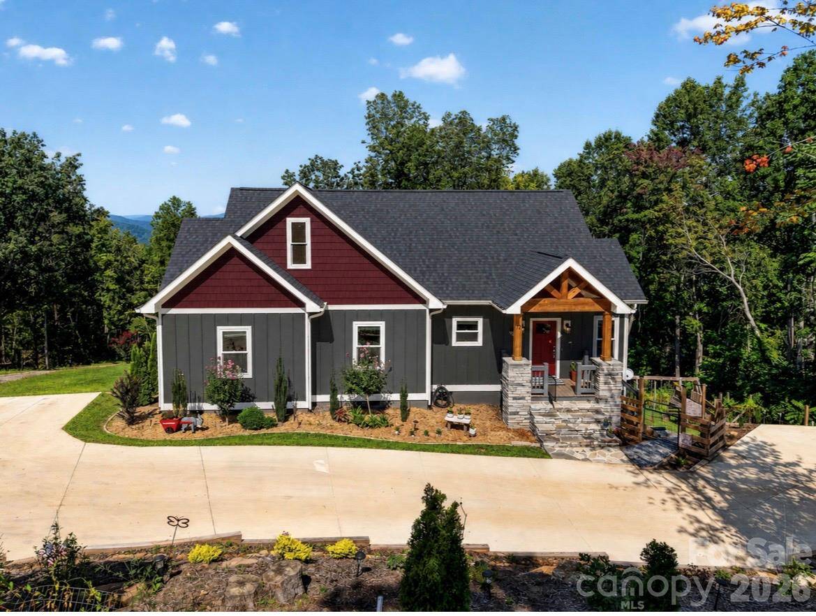 72 & 00 Jacks Paw LN, Hendersonville, NC 28792