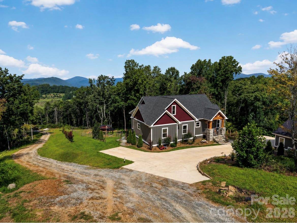 72 & 00 Jacks Paw LN, Hendersonville, NC 28792