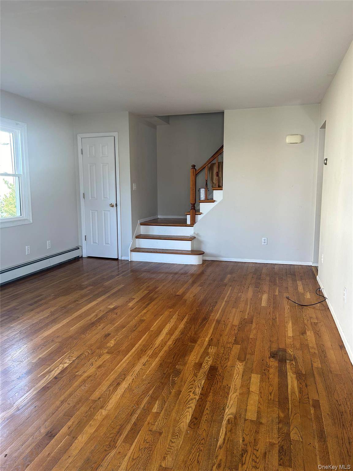 14 Edgewood RD, Port Washington, NY 11050