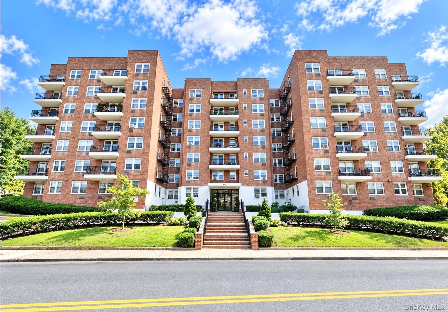 440 Warburton Avenu AVE #4J, Yonkers, NY 10701