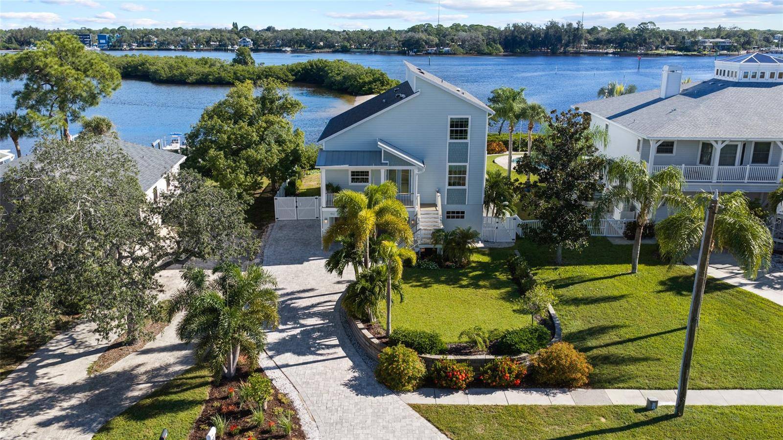 1512 RIVERSIDE DR, Tarpon Springs, FL 34689
