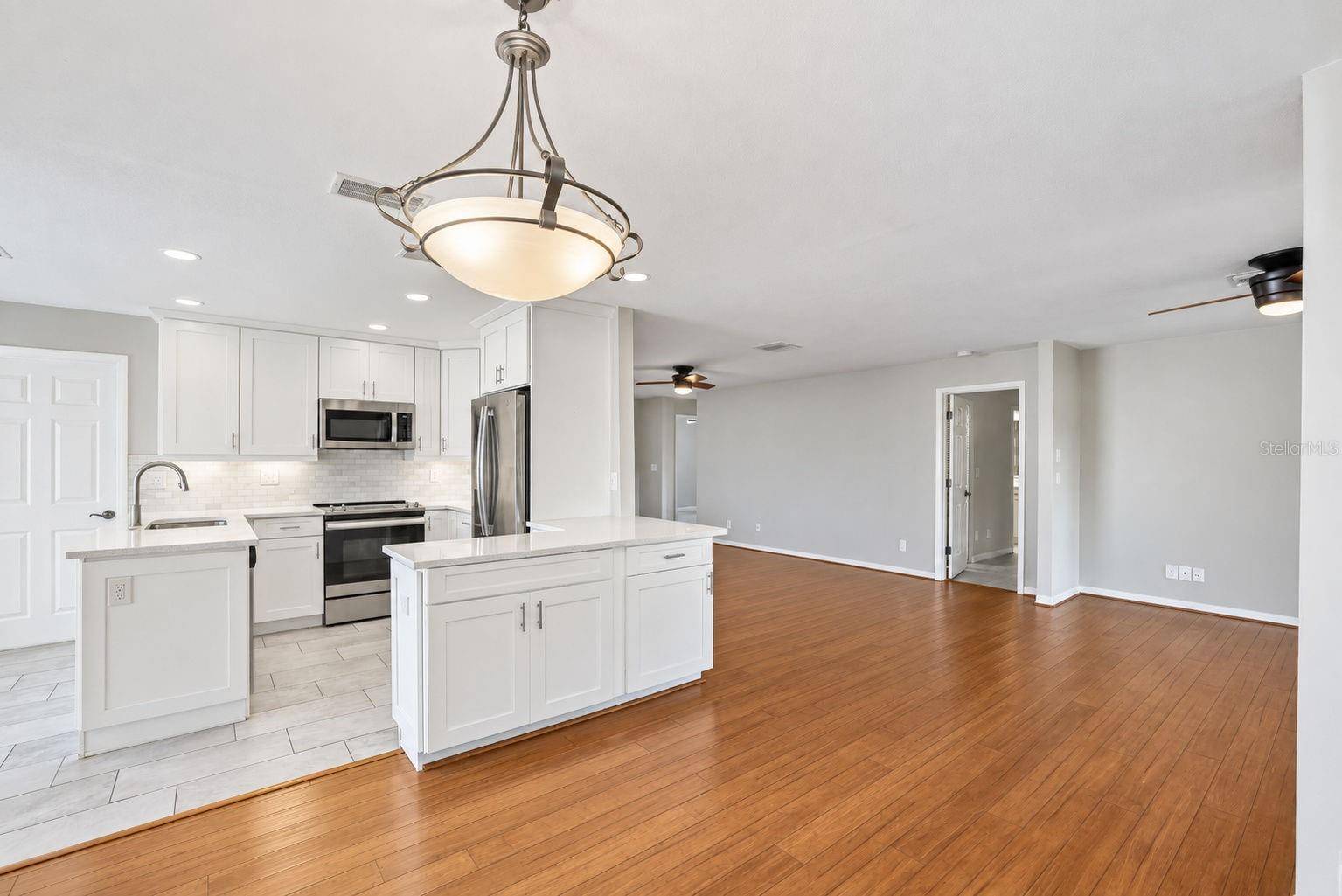 913 SUTTON PL, Palm Harbor, FL 34684