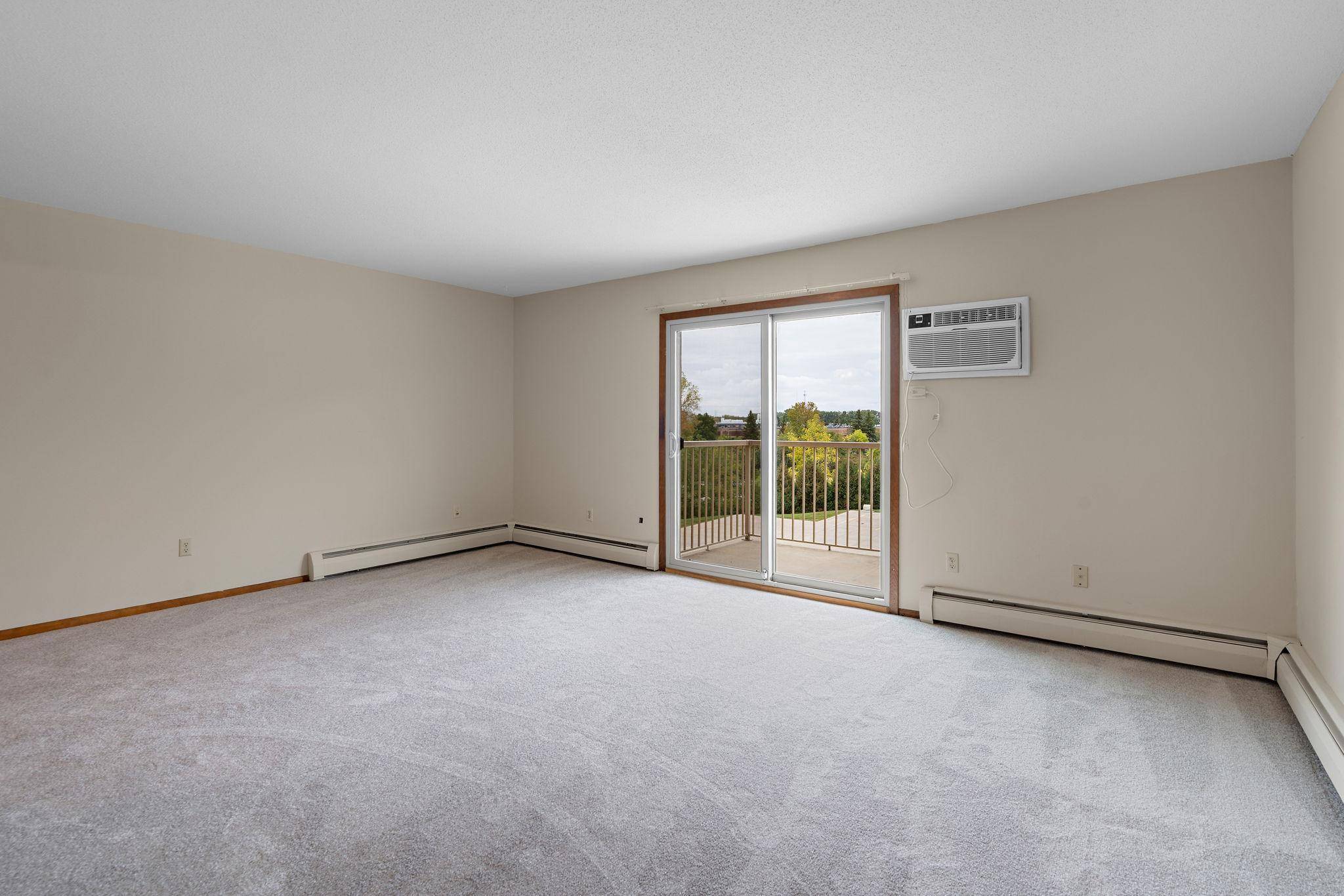 3155 Old Highway 8 #304, Roseville, MN 55418