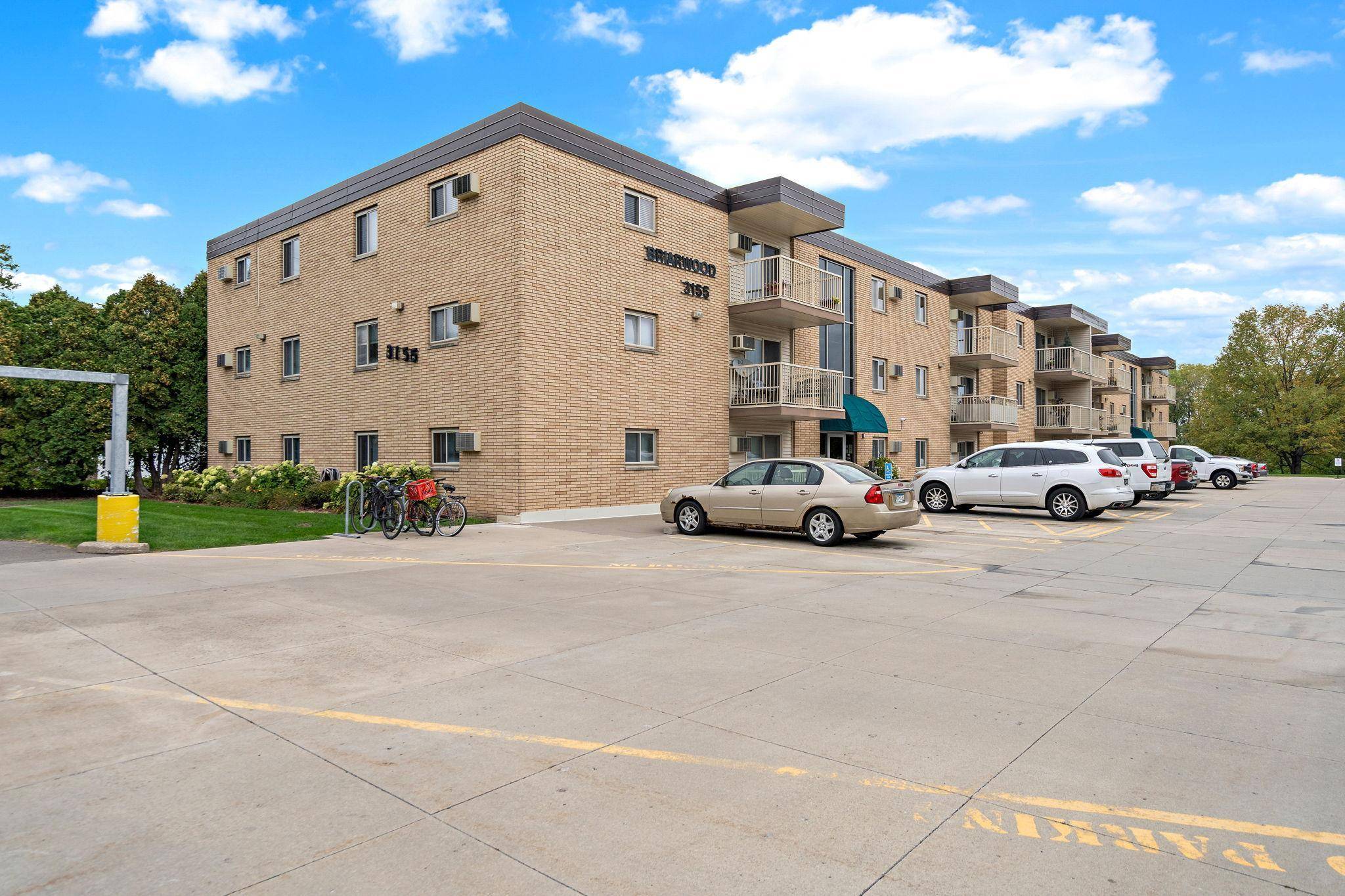 3155 Old Highway 8 #304, Roseville, MN 55418