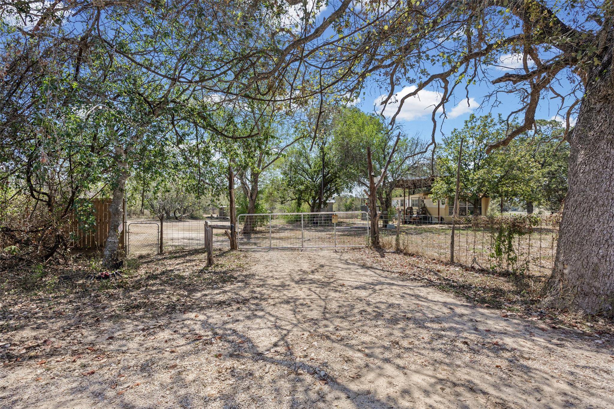 336 Boulder LN, Dale, TX 78616