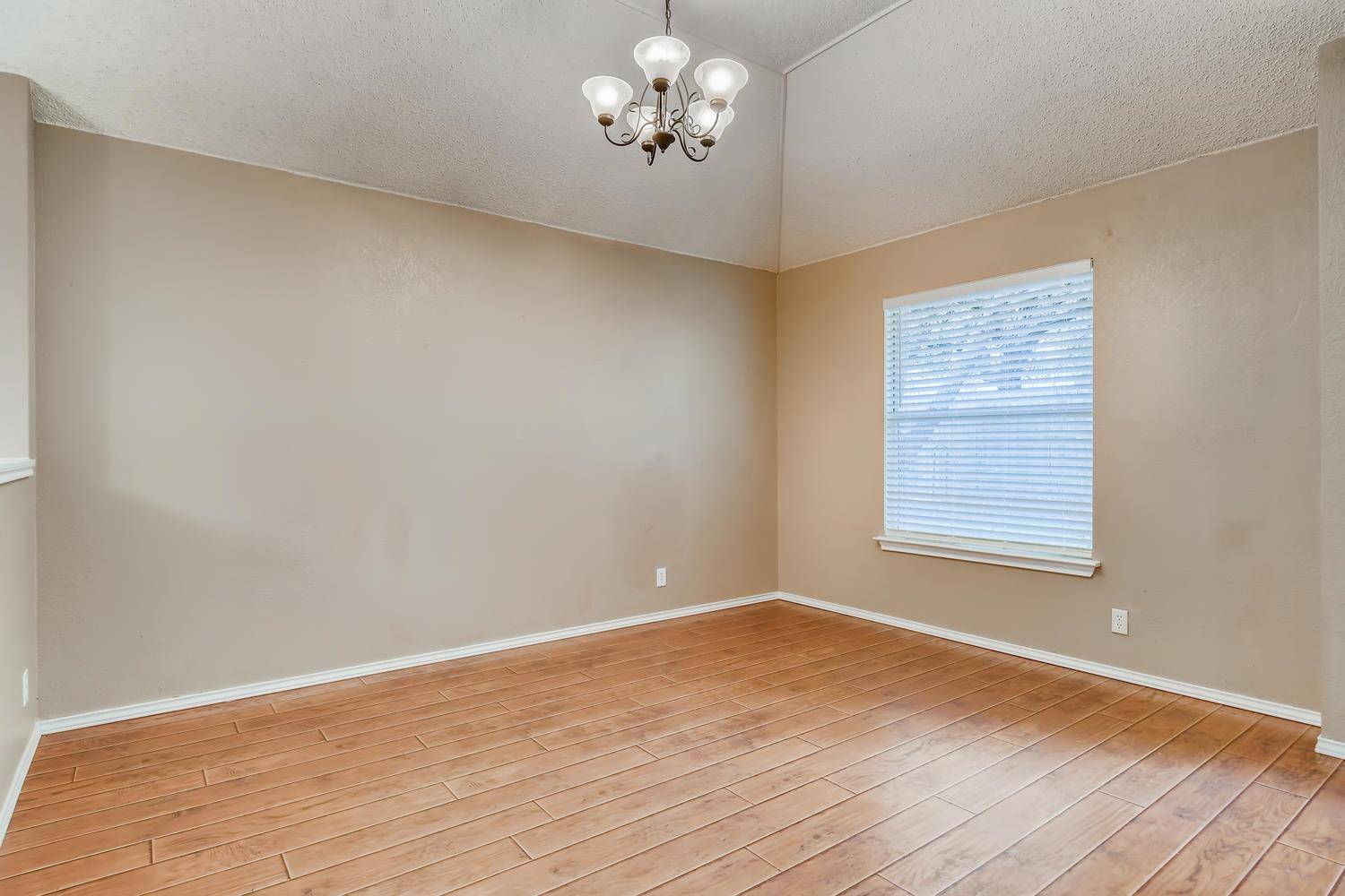 3742 Newland DR, Round Rock, TX 78681