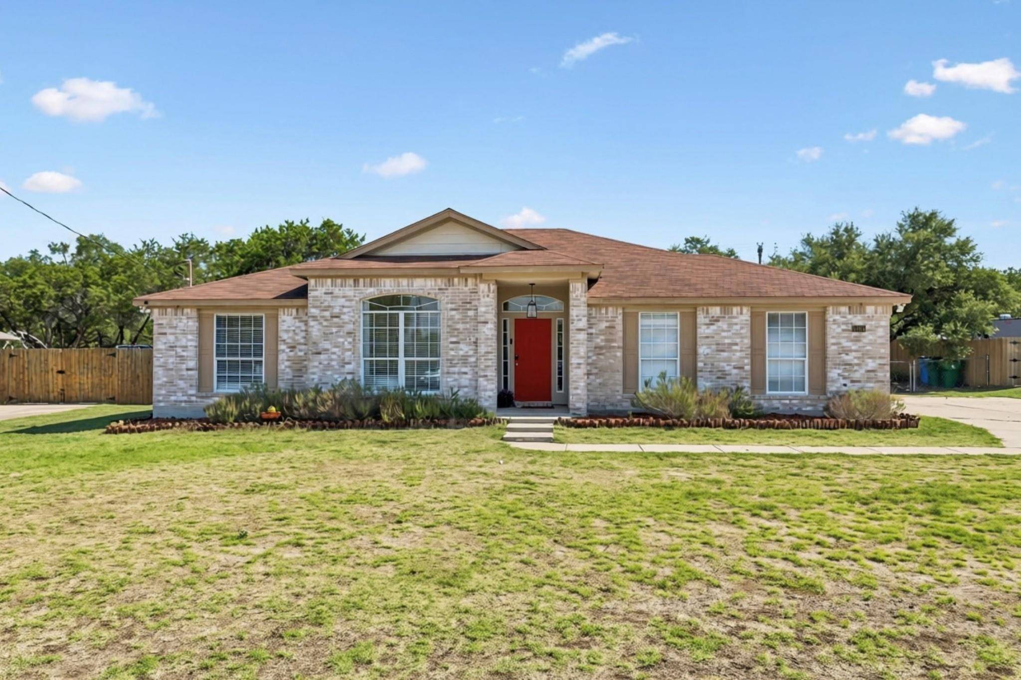 6005 La Mesa ST, Lago Vista, TX 78645