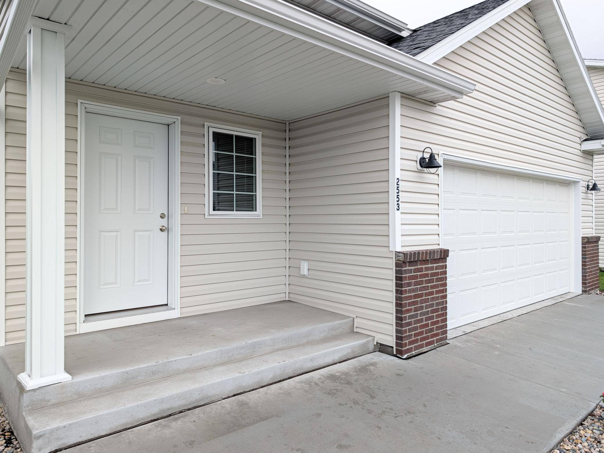 2553 FULTON LOOP S, Fargo, ND 58104