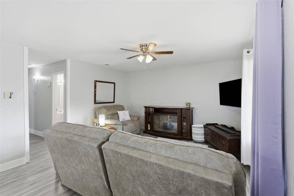 13915 Brookgreen Drive, Dallas, TX 75240
