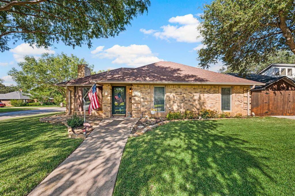 1401 Sandpiper Street, Grapevine, TX 76051