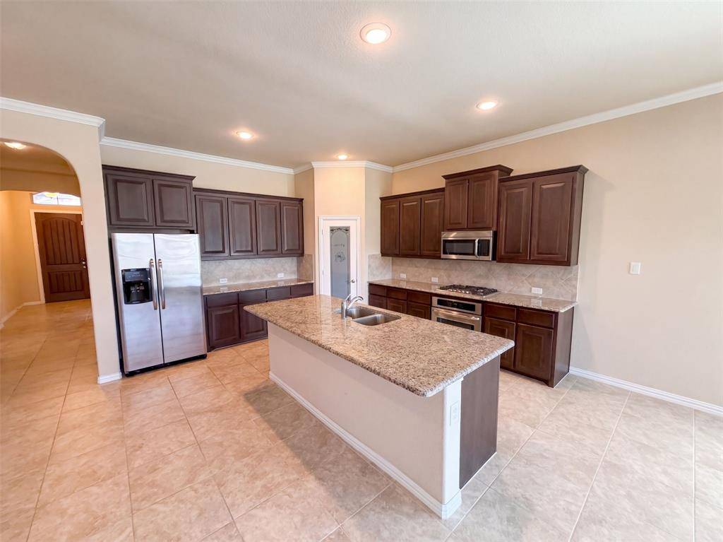 3912 Gennaker Drive, Denton, TX 76210