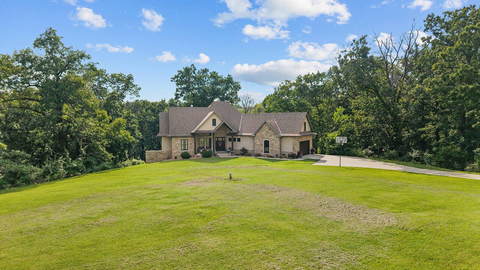 300 Buena Vista Pkwy, Strafford, MO 65757