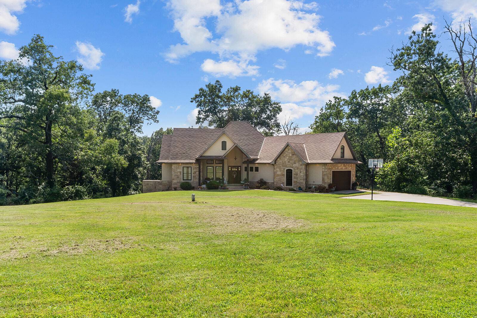 300 Buena Vista Pkwy, Strafford, MO 65757