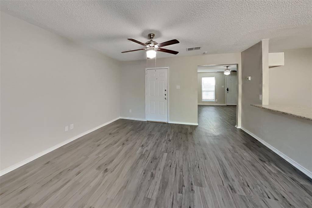 621 Meadowview Drive, Mansfield, TX 76063