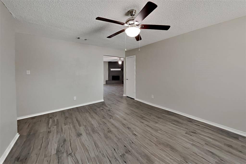 621 Meadowview Drive, Mansfield, TX 76063