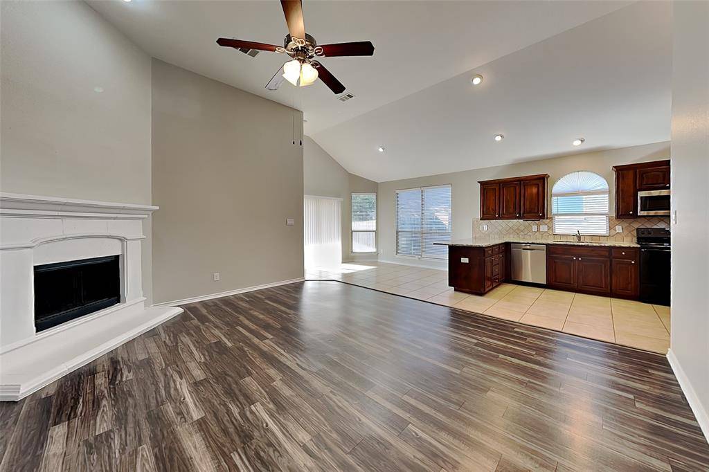 10848 Irish Glen Trail, Fort Worth, TX 76052