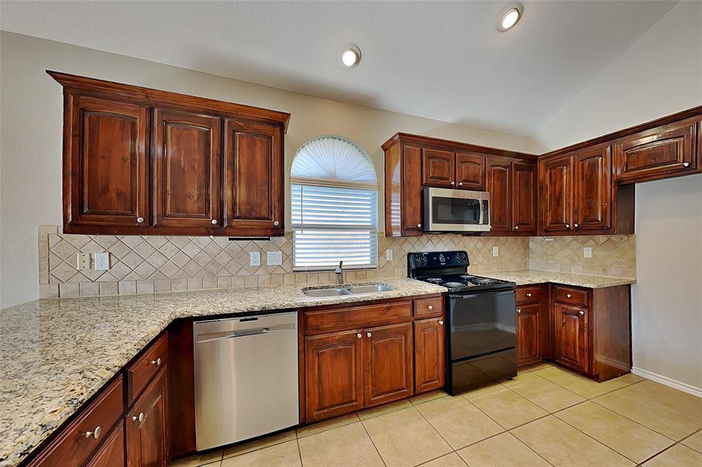 10848 Irish Glen Trail, Fort Worth, TX 76052