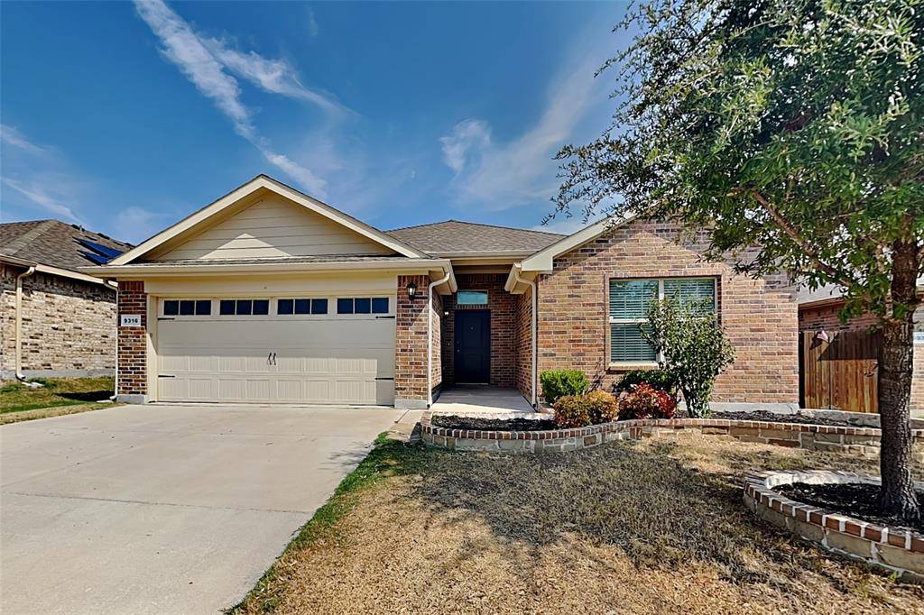 9316 Castorian Drive, Fort Worth, TX 76131