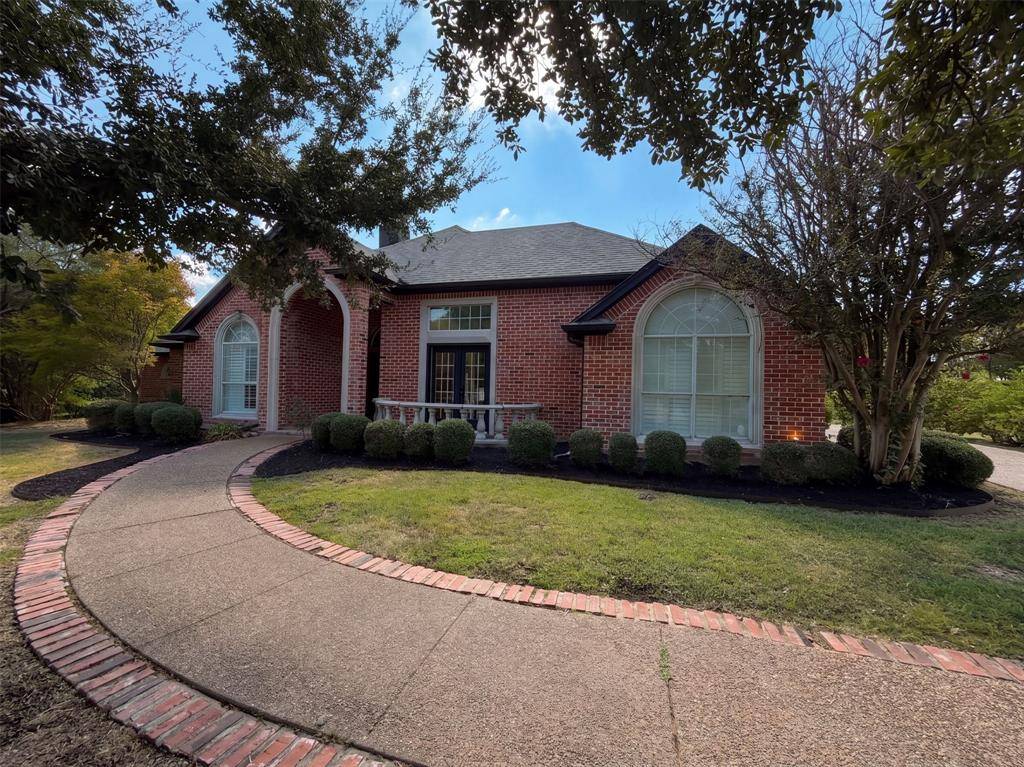 2836 S Lakeview Drive, Cedar Hill, TX 75104