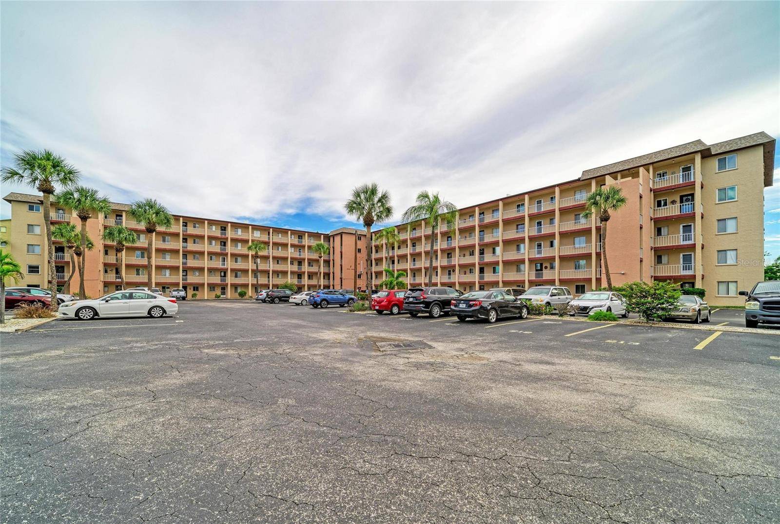 3893 LAKE BAYSHORE DR #F211, Bradenton, FL 34205