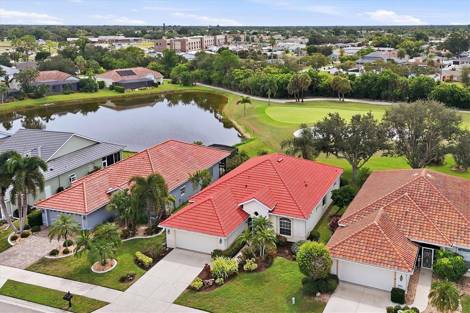 446 PINEWOOD LAKE DR, Venice, FL 34285