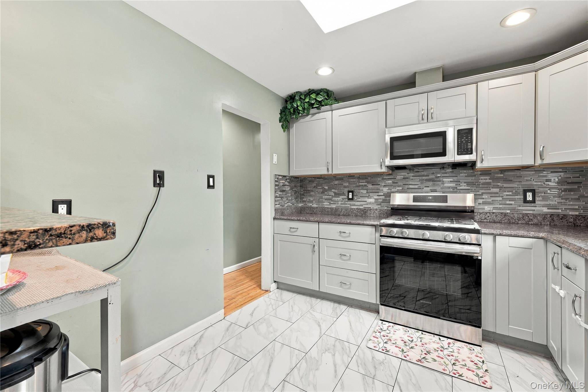 266 Riddle ST, Brentwood, NY 11717