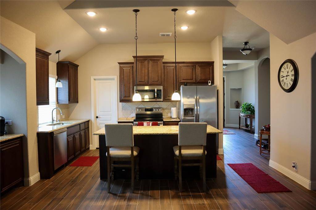 4100 Snowberry Lane, Fort Worth, TX 76036