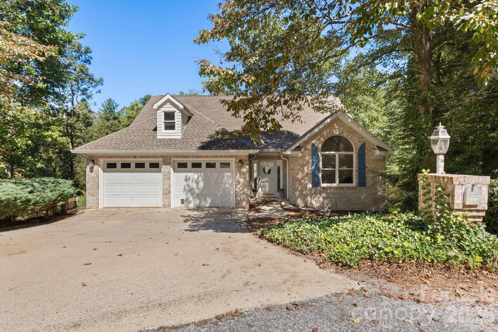 113 Laura TRCE, Hendersonville, NC 28792