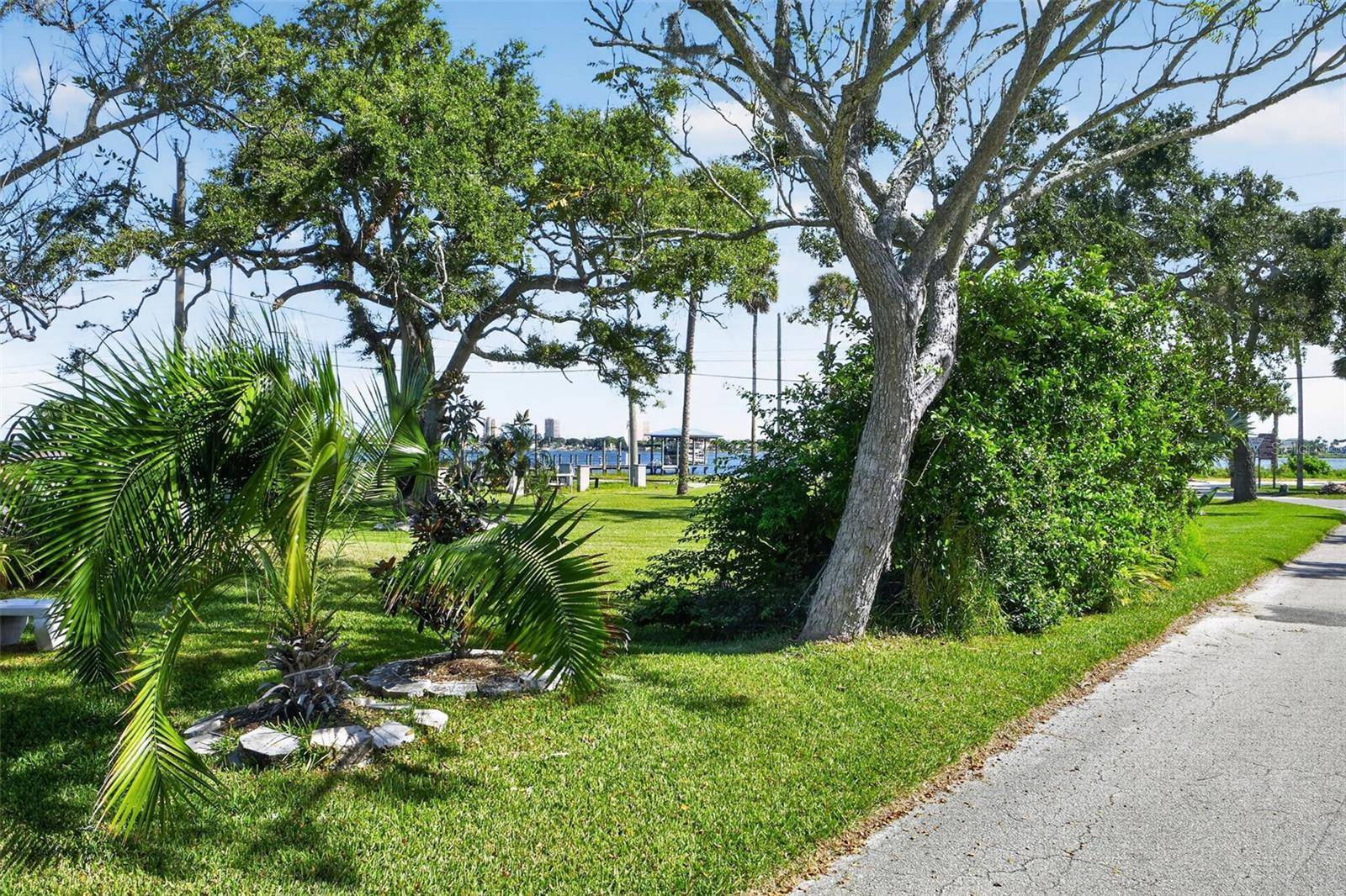 103 PARK CIR, Holly Hill, FL 32117