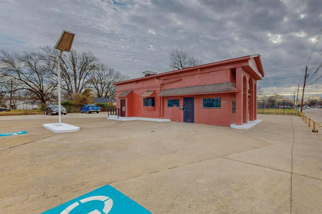 2802 Lagow Street, Dallas, TX 75210