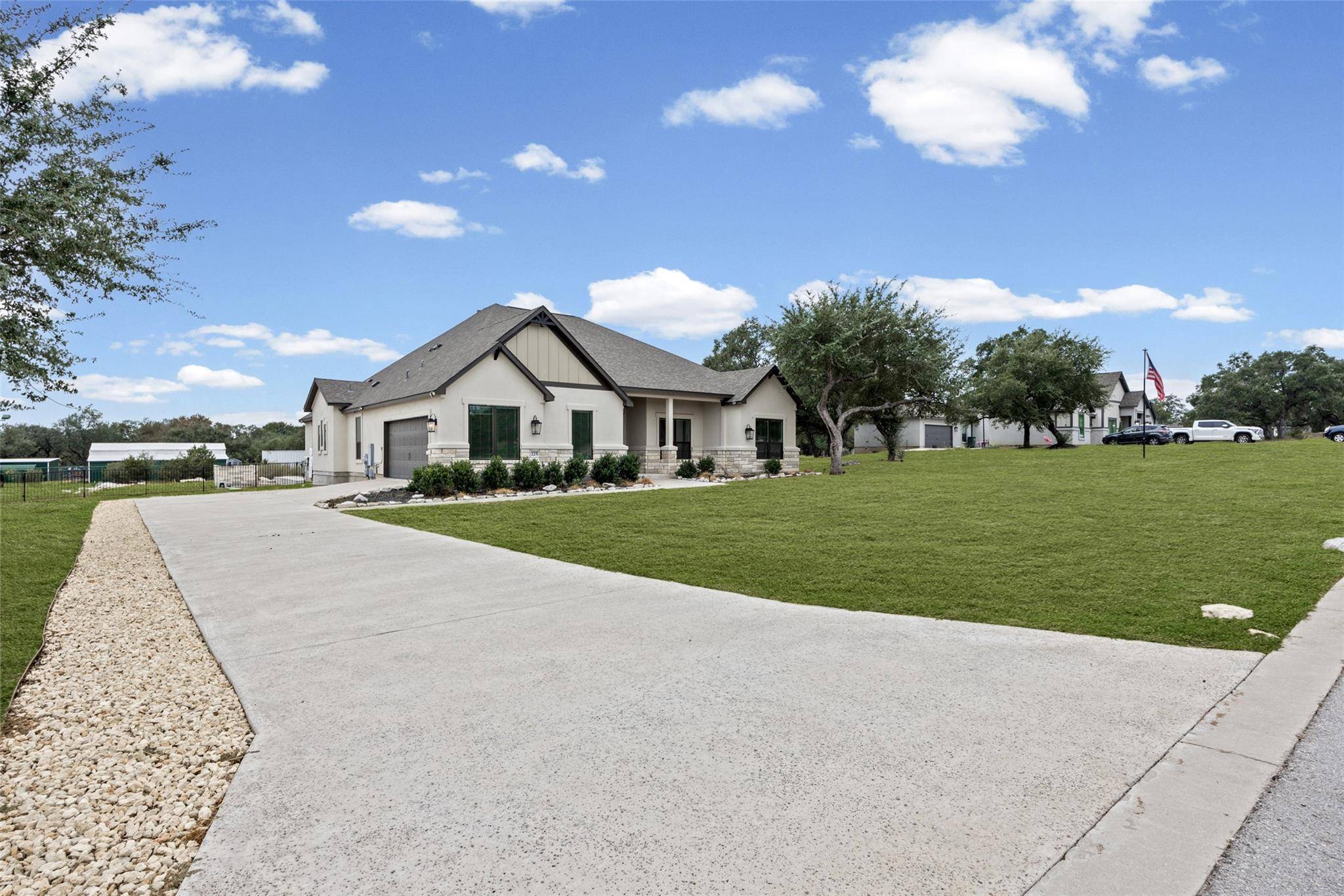 225 Spicewood Trails DR, Spicewood, TX 78669