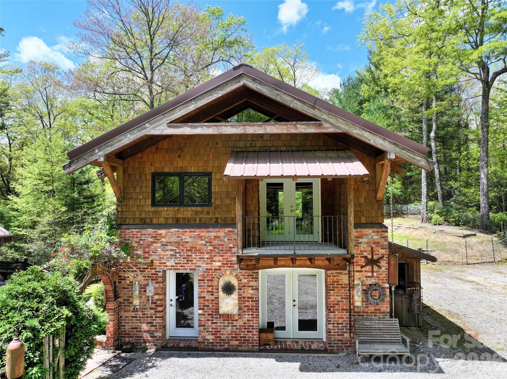 688 Blueberry Farm RD, Zirconia, NC 28790