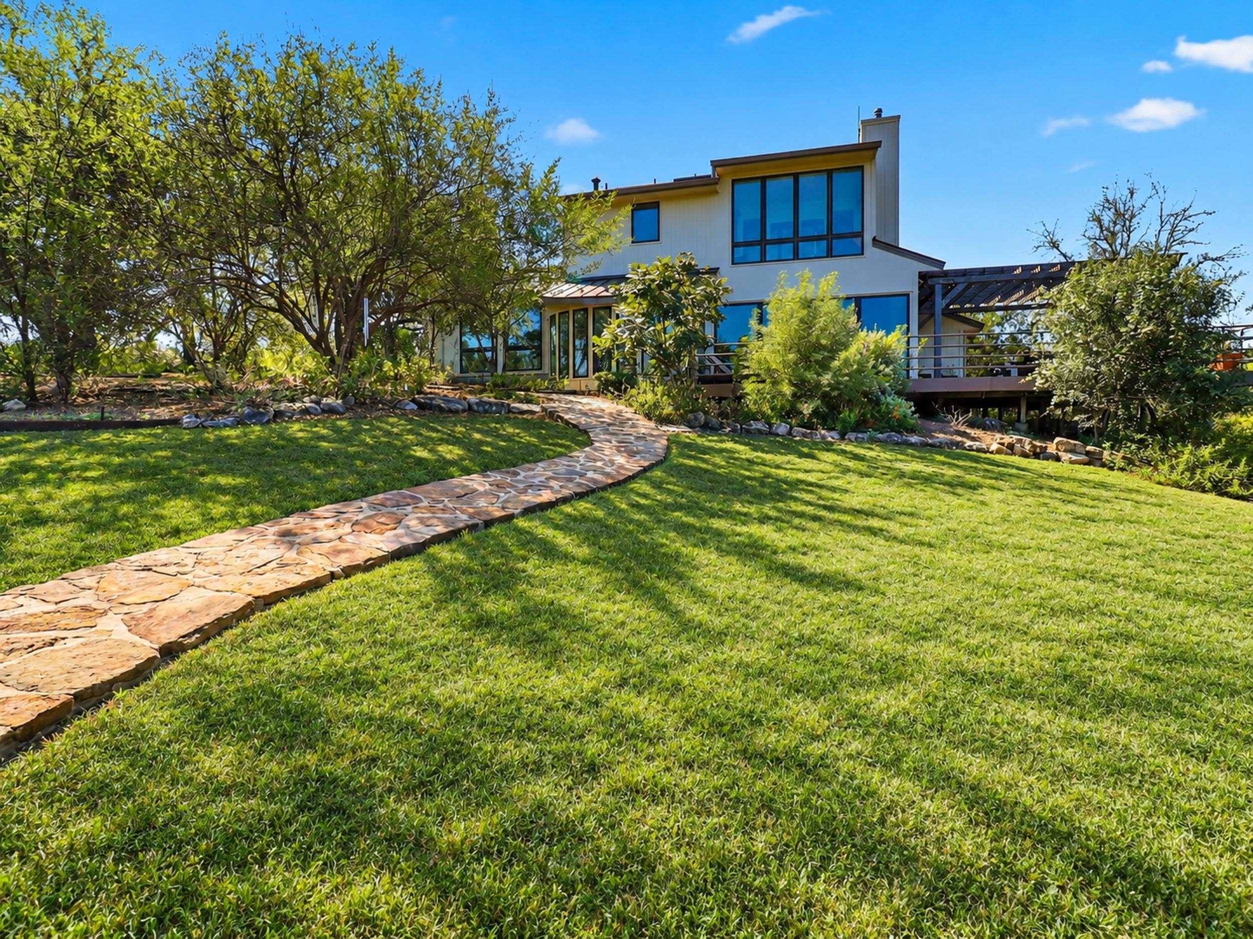 100 Derby DR, Spicewood, TX 78669