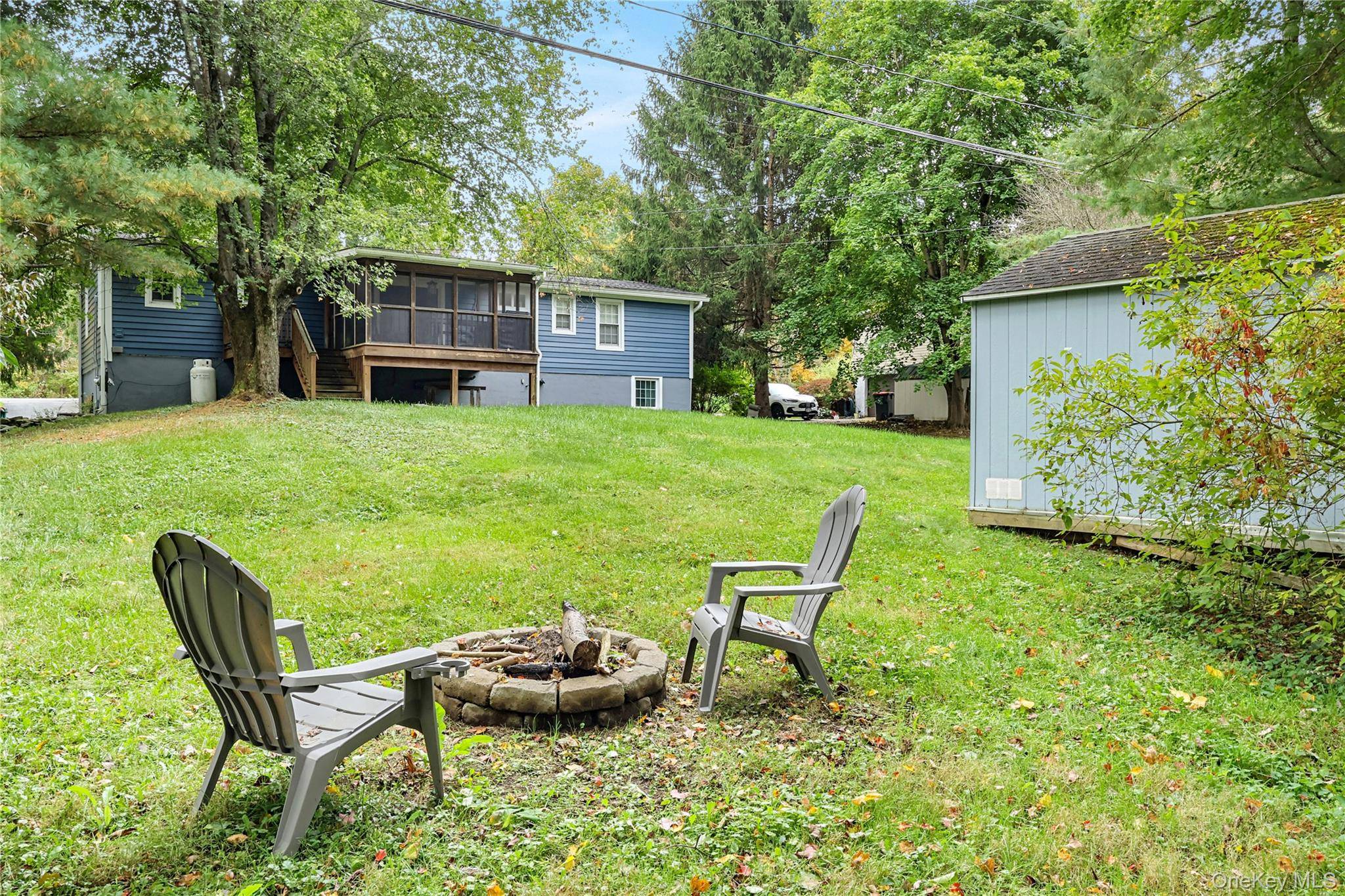 545 N Quaker LN, Hyde Park, NY 12538