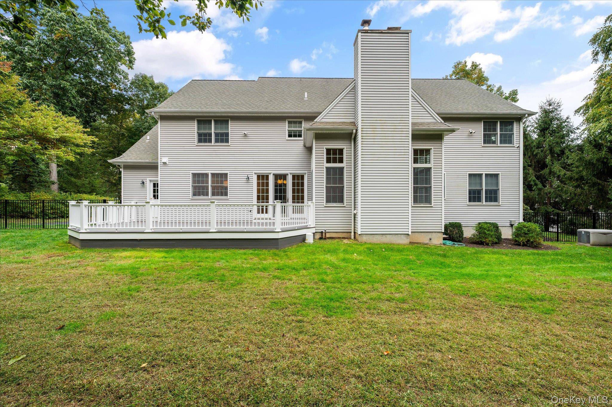 56 Londonderry LN, Somers, NY 10589