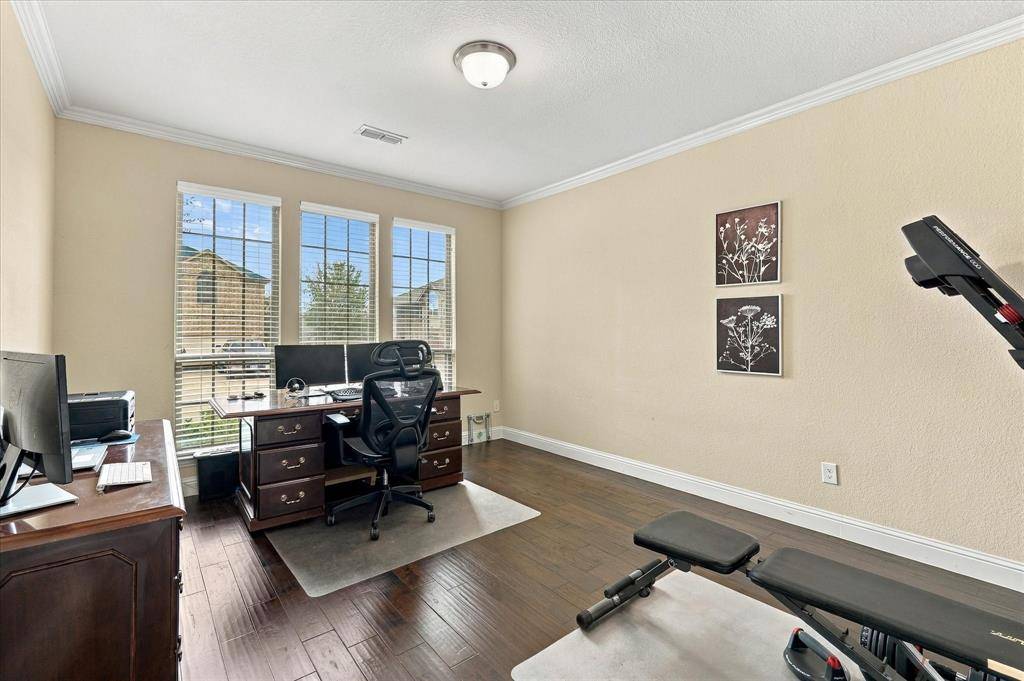 901 Hartford Court, Roanoke, TX 76262