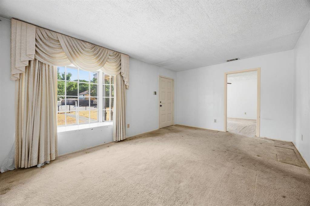 7235 Vecino Drive, Dallas, TX 75241