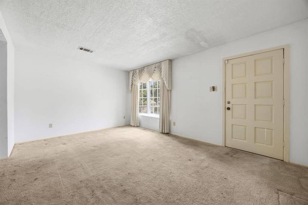 7235 Vecino Drive, Dallas, TX 75241