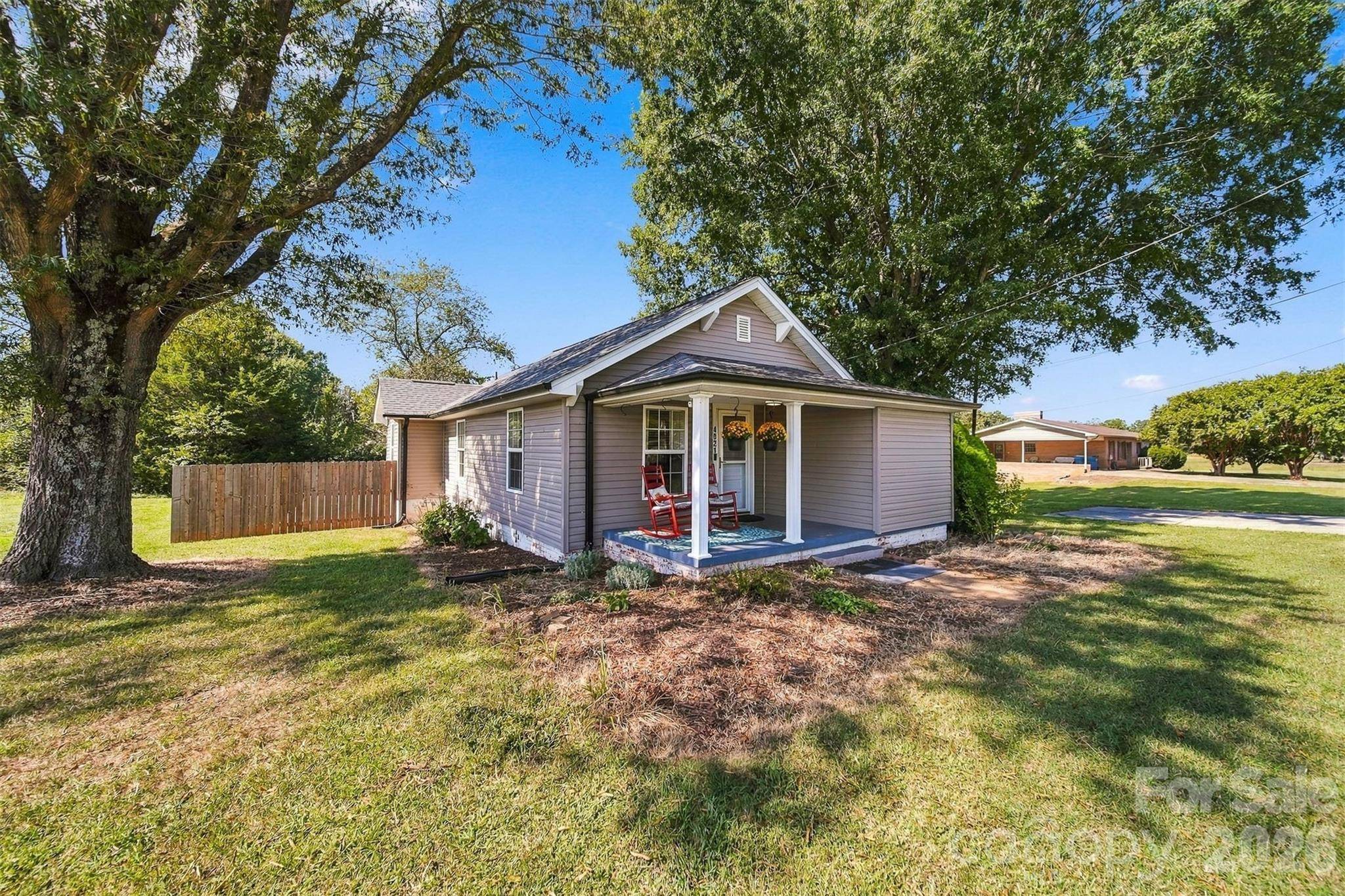 4021 SULPHUR SPRINGS RD NE, Hickory, NC 28601