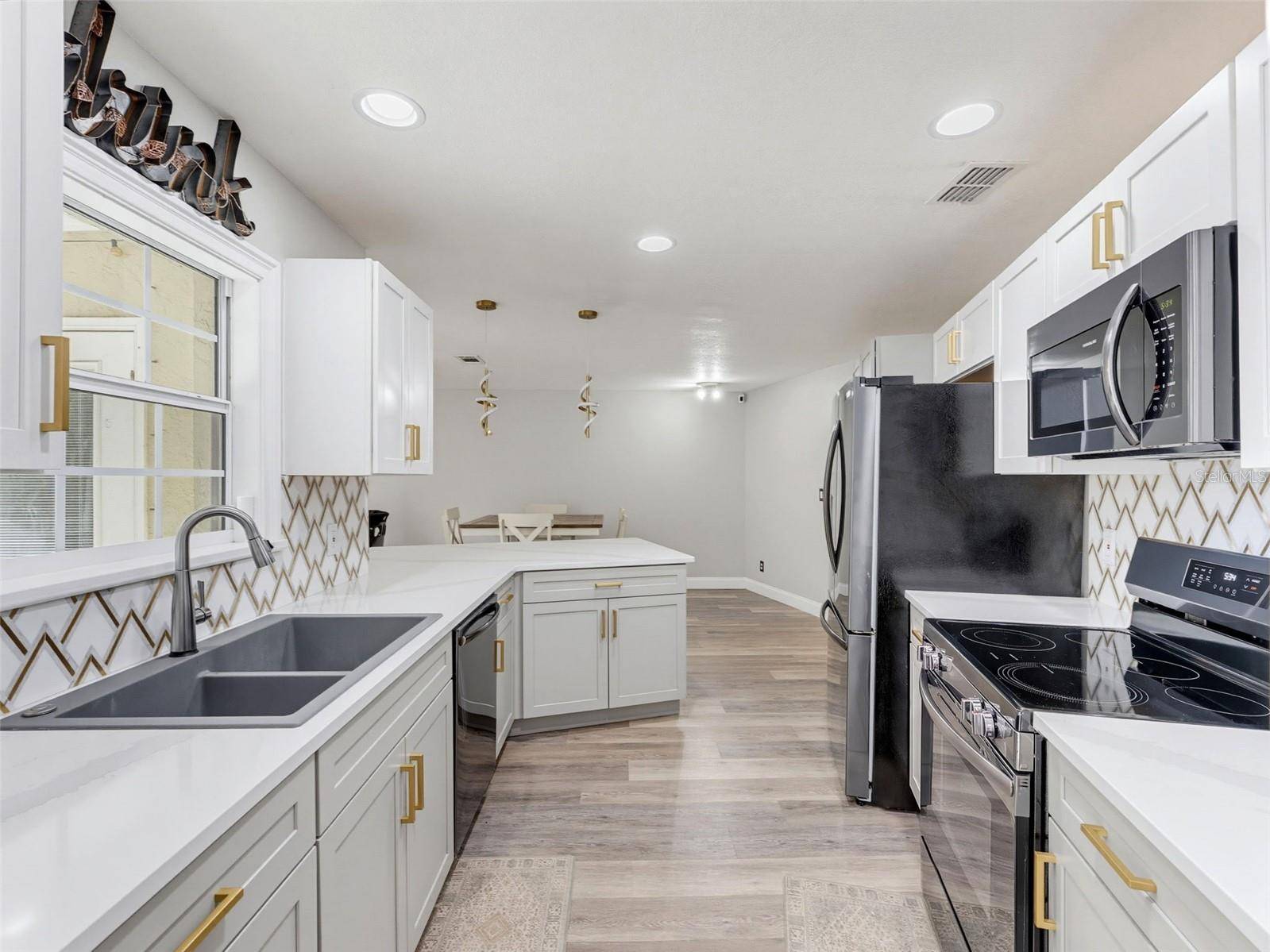 1846 DEL ROBLES DR, Clearwater, FL 33764